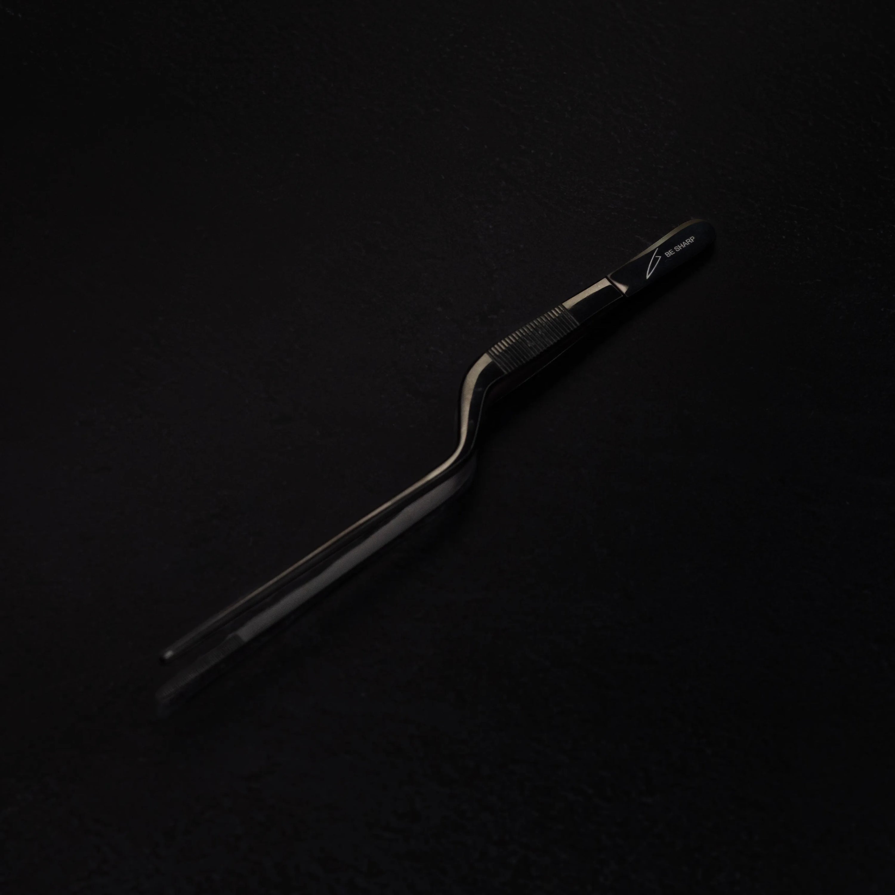 Be Sharp kosa pinceta 20cm - Black Titanium