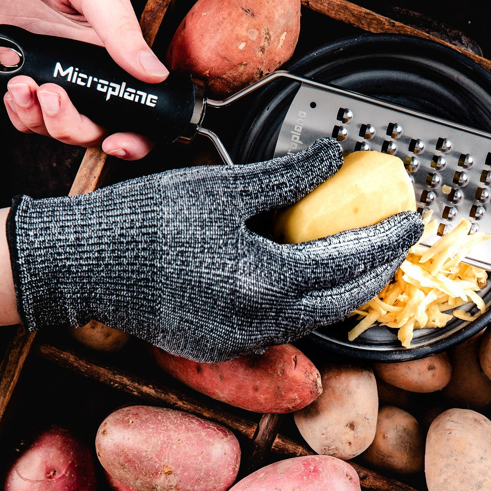 Microplane protective glove