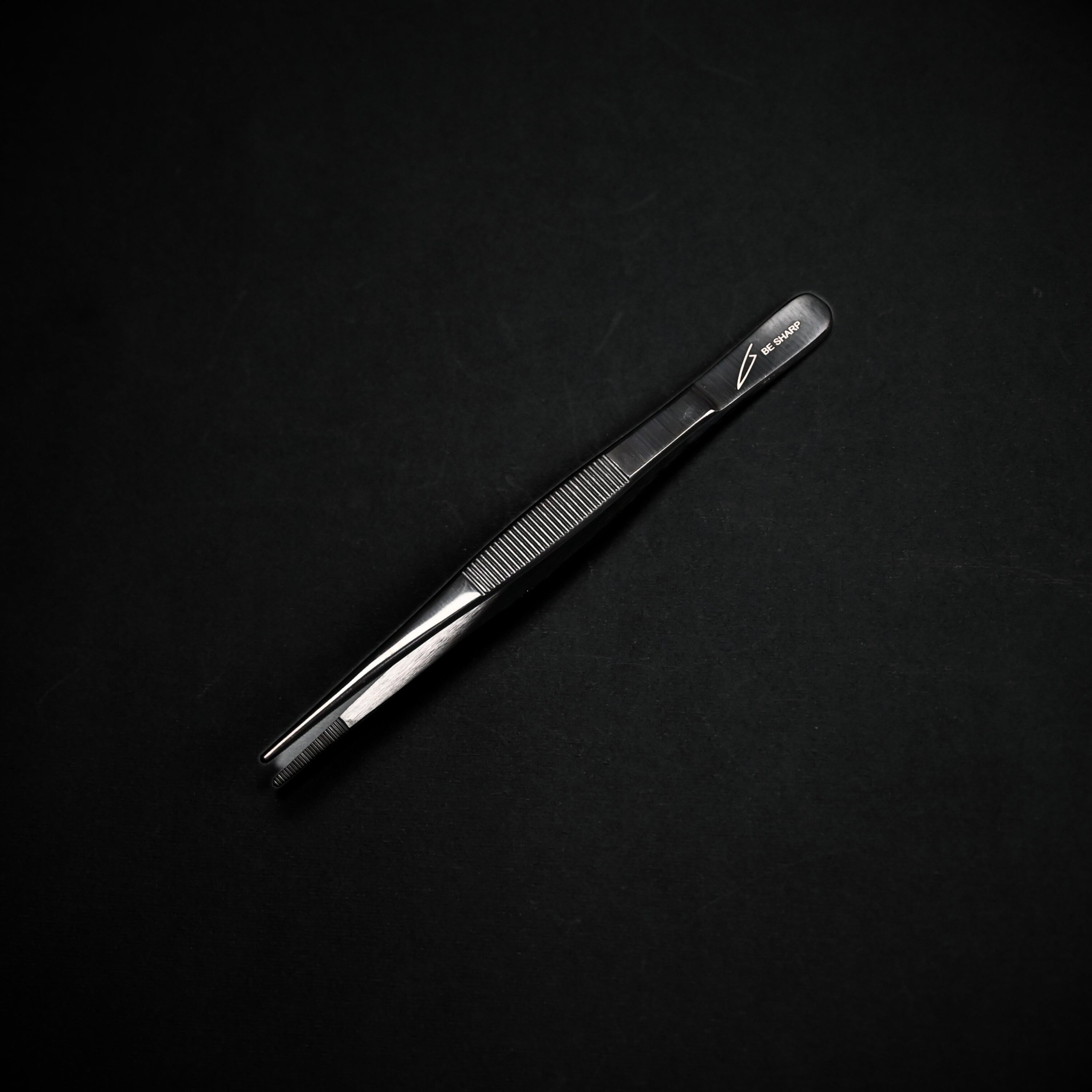 Be Sharp ravna pinceta 16cm - Black Titanium