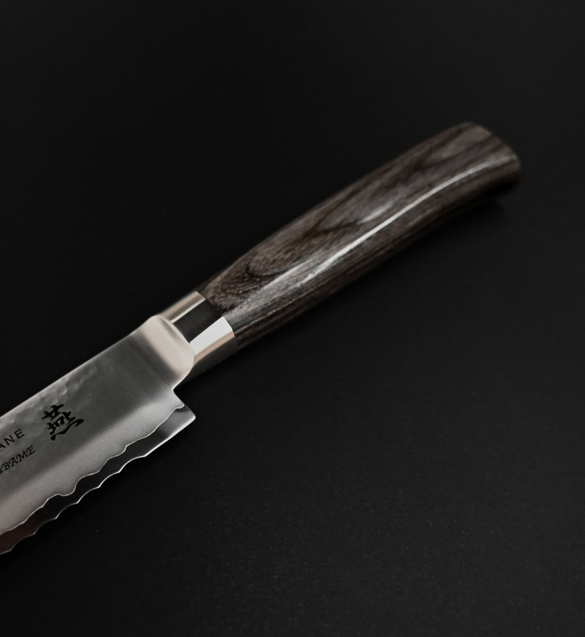 Tamahagane Tsubame Black reckasti nož za hleb 230mm